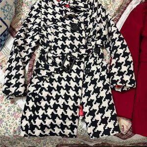 Stylish Black and White Houndstooth Coat